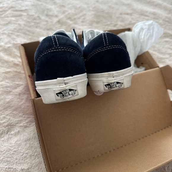 Vans - Picture 7 of 7